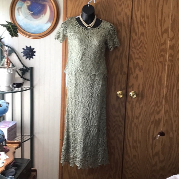Most awesome silk two piece dress. 👗🛍 SALE - Picture 1 of 7